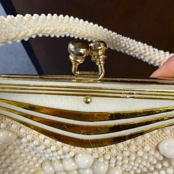Vintage Beaded Hong Kong Elegant Cream lined Kisslock Handbag - Picture 7 of 14